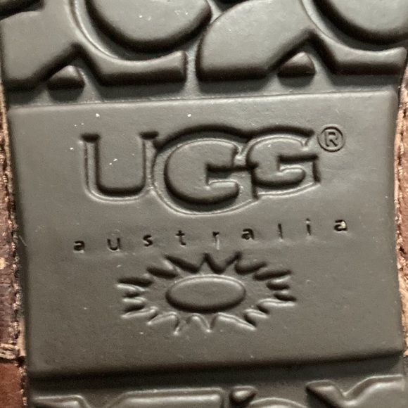 UGG Slippers - Picture 10 of 10
